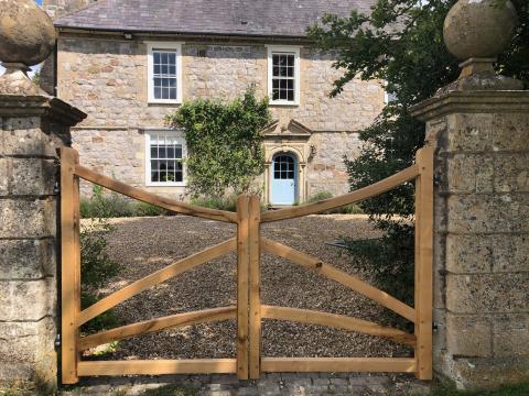 oak gate, stroud